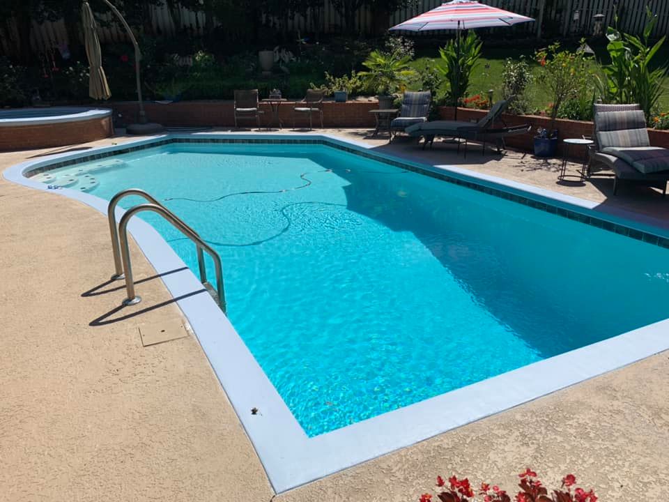 Pool with raised spa and tile accents
